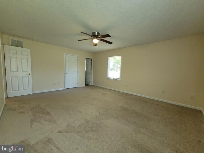 Building Photo - 111 Windcrest Cir