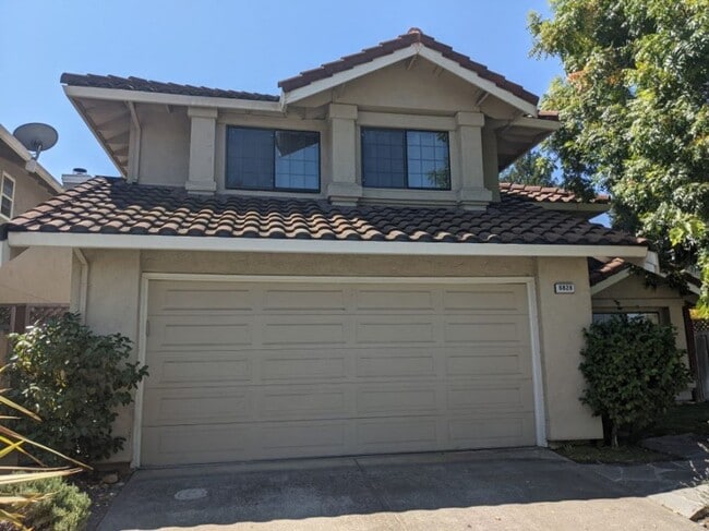 Primary Photo - Updated 3 Bed 2.5 Bath Home!