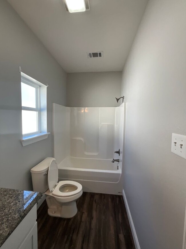 Building Photo - 202 Lacey Eden Ln