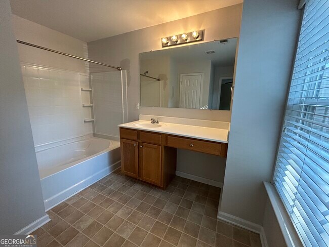 Building Photo - 2455 Mayfair Dr