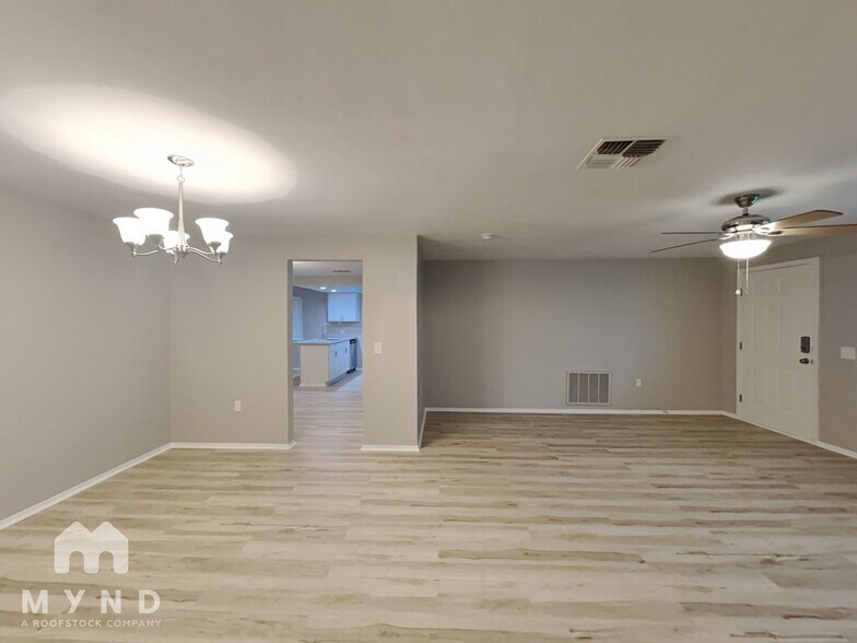 Building Photo - 5801 Elena Dr