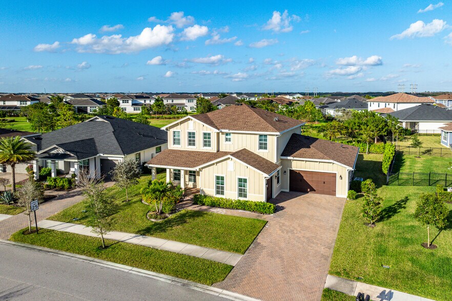 Building Photo - 916 Hookline Cir