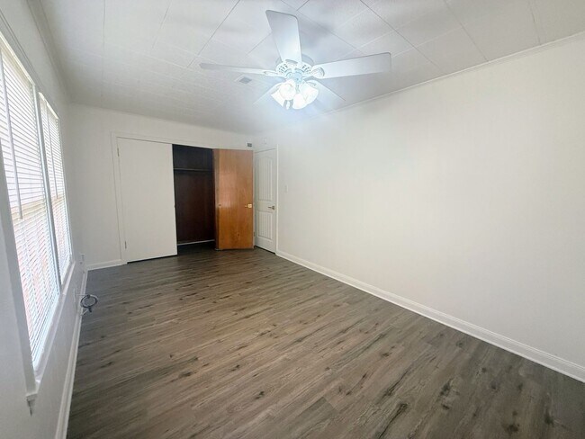 Building Photo - Cozy 3 bedroom, 2 bathroom home in Lake Charles