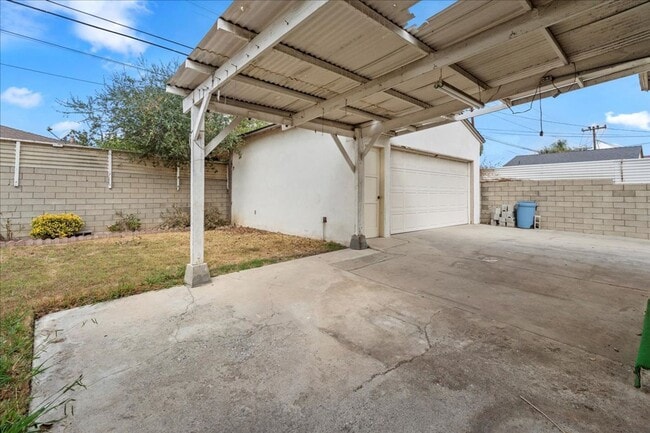 Building Photo - Charming Alhambra Traditional with Bonus R...