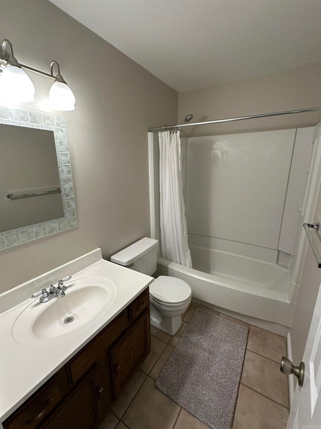 Building Photo - 9 Oak Forest Dr