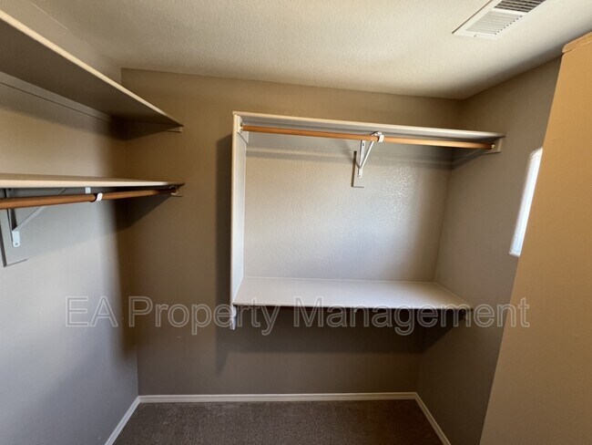 Building Photo - 1013 Toscana Dr SE