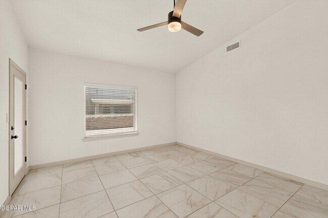 Building Photo - 968 Gulf Streams Ave