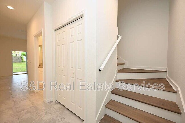 Building Photo - 1011 N Brunnell Pkwy