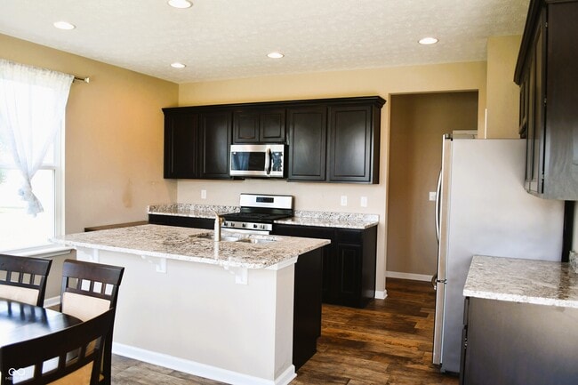 Building Photo - 2327 Creekland Dr