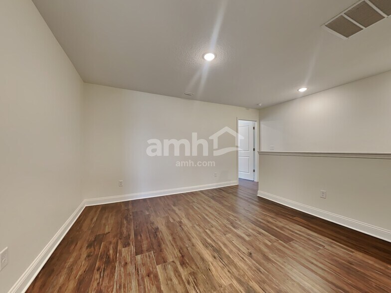 Building Photo - 371 Banyan Frst Dr