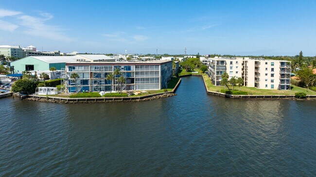 Building Photo - 300 Waterway Dr S
