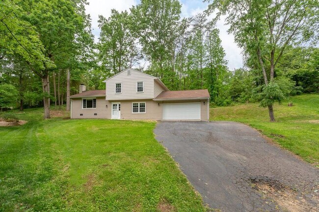 Building Photo - 3 Willow Branch Pl