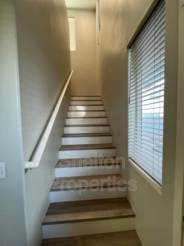 Building Photo - 391 N 157th Ln