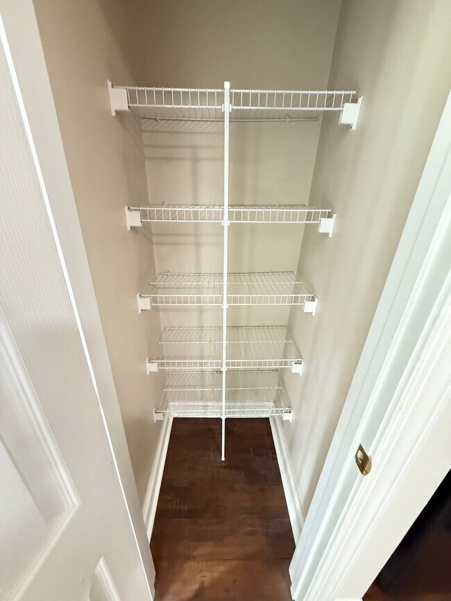 Building Photo - Renovated Cornelius Condo | Two Covered Balconies | Walk to Downtown & Antiquity | Lake Norman Area