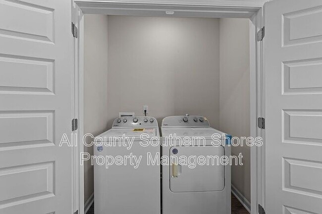 Building Photo - 136 Talladega Dr