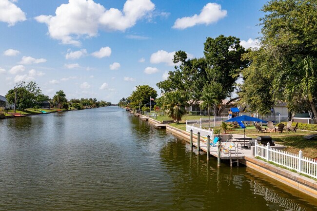 Building Photo - 533 SE 21st Ave