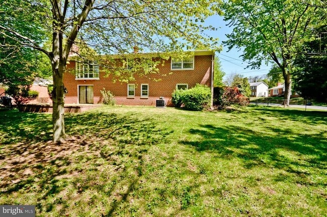 Building Photo - 100 Mel Mara Dr