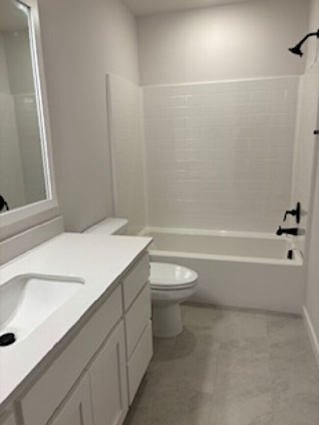 Building Photo - First Month Free - New Home!