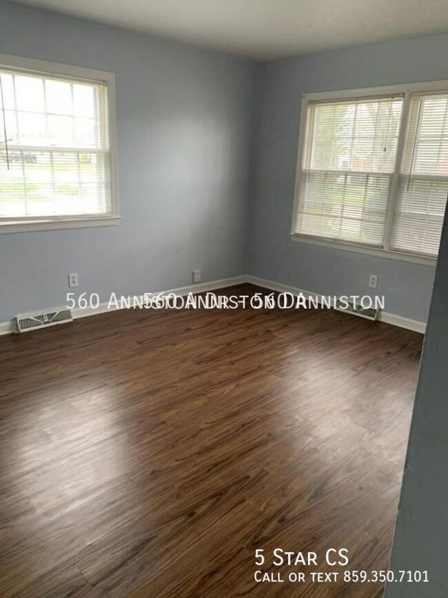 Building Photo - 2 Bed 1 Bath Duplex