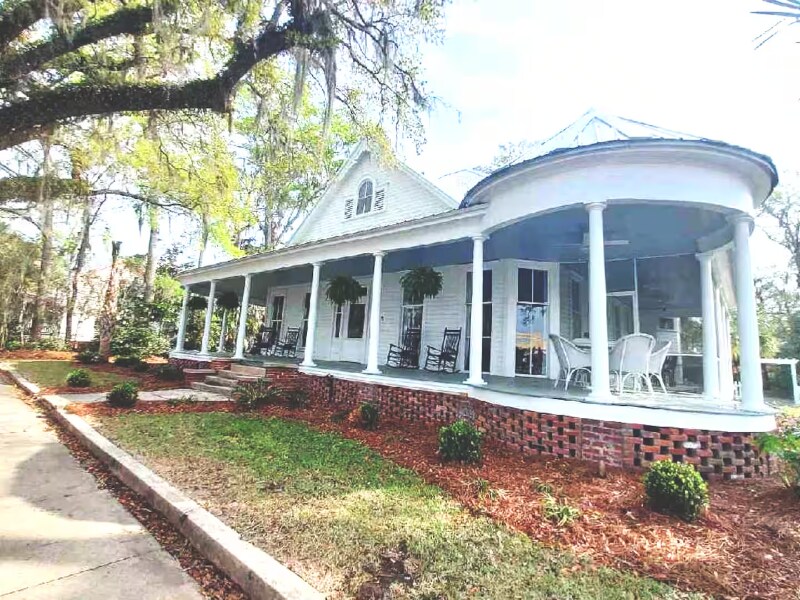 Building Photo - 310 N Jefferson St