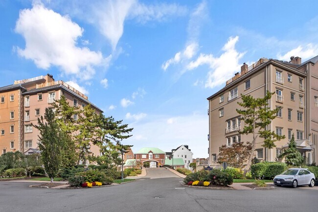 Building Photo - 100 Shearwater Ct E