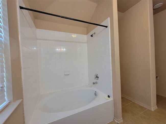 Building Photo - 2515 Wynngate Dr