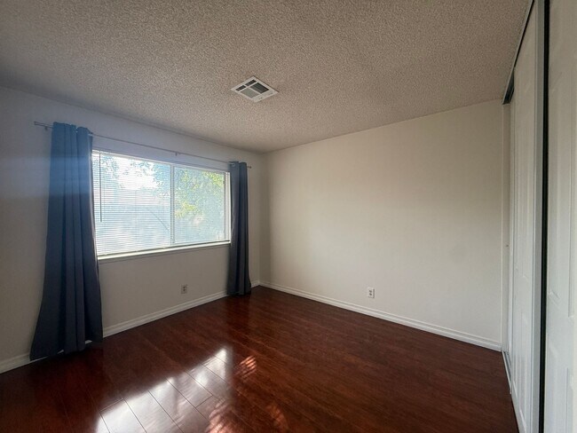 Building Photo - 43060 Larwood St