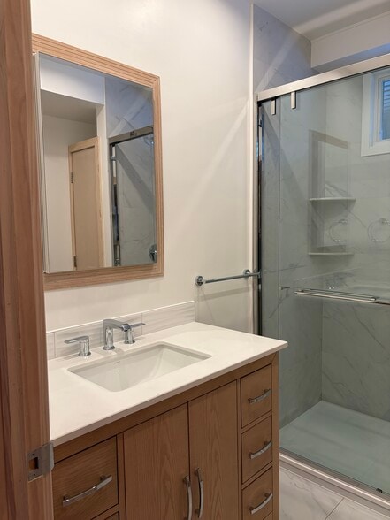 Full Bath - 25 Bogert Pl