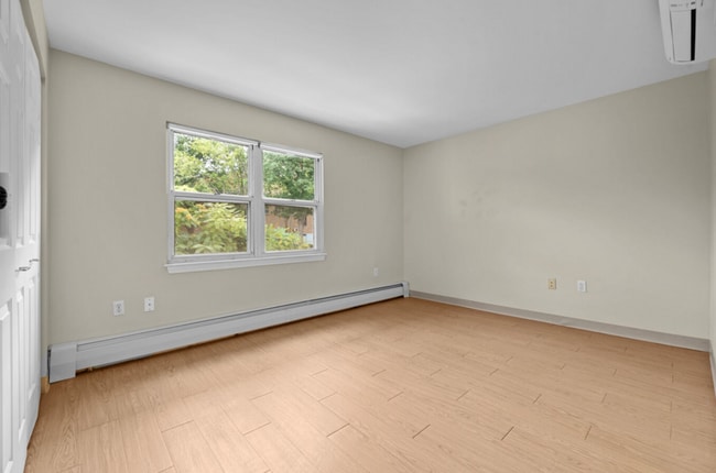 Building Photo - 675 Parker St