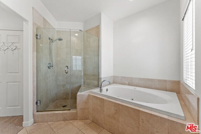 Building Photo - 5738 S Celedon Creek