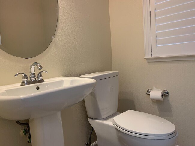 Building Photo - 20863 Grapevine Dr