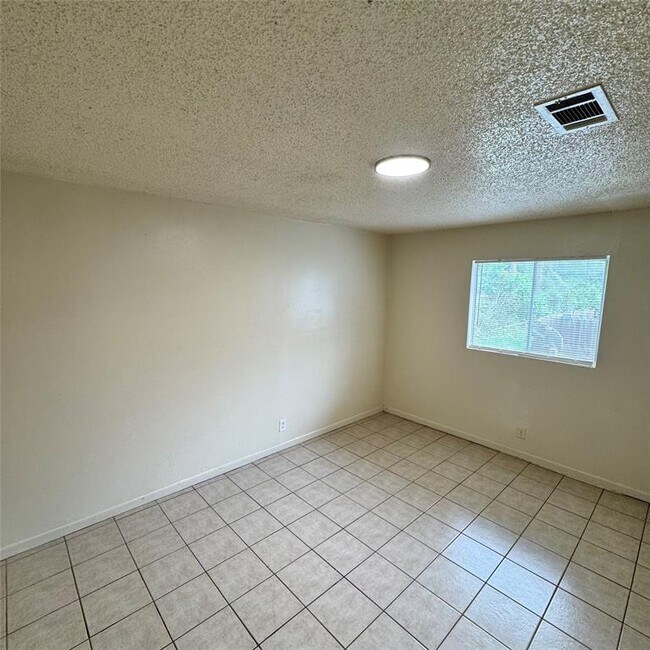 Building Photo - 1626 Royal Hill Dr
