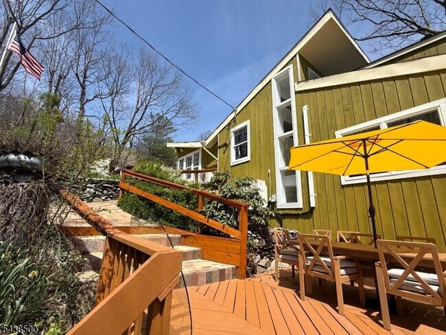 Building Photo - 20 Upper Mountain Rd