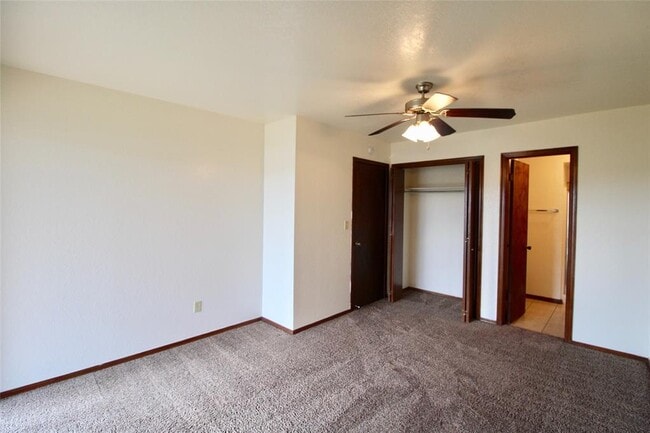 Building Photo - 910 Aspen Ct