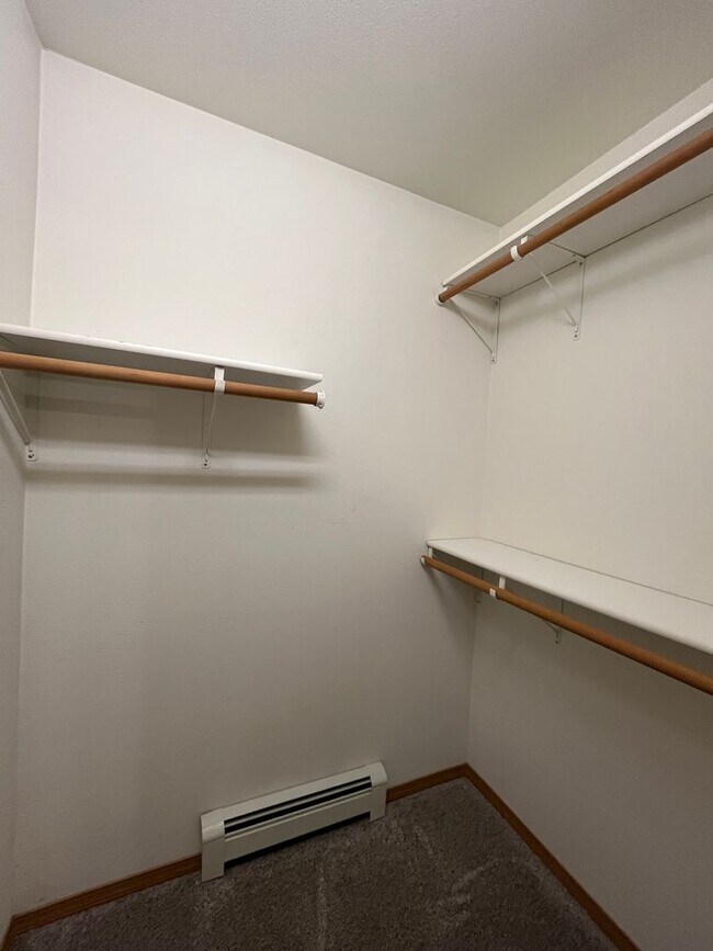 Building Photo - Dog friendly, 3 bedroom home in Aurora