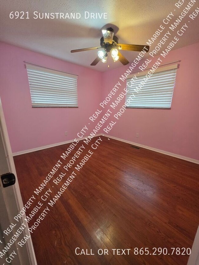 Building Photo - 6921 Sunstrand Dr