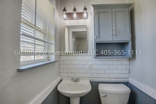 Building Photo - 1833 Rhythm Rd