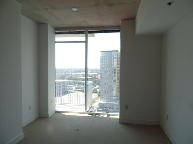 Building Photo - 950 W Peachtree St NW