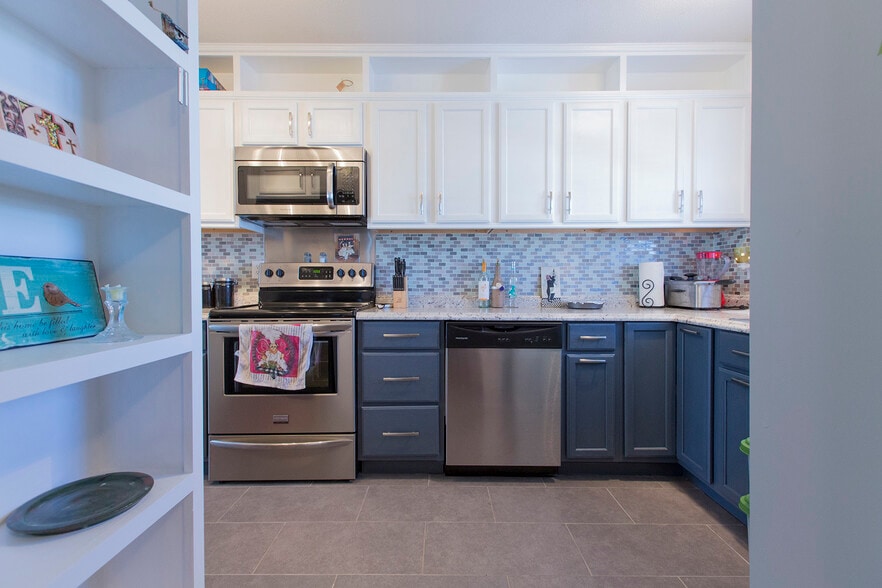 Building Photo - 3000 Golden Rd