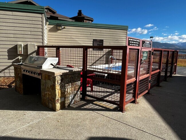 Building Photo - Winter Seasonal Rental- Towers at Lakepoin...