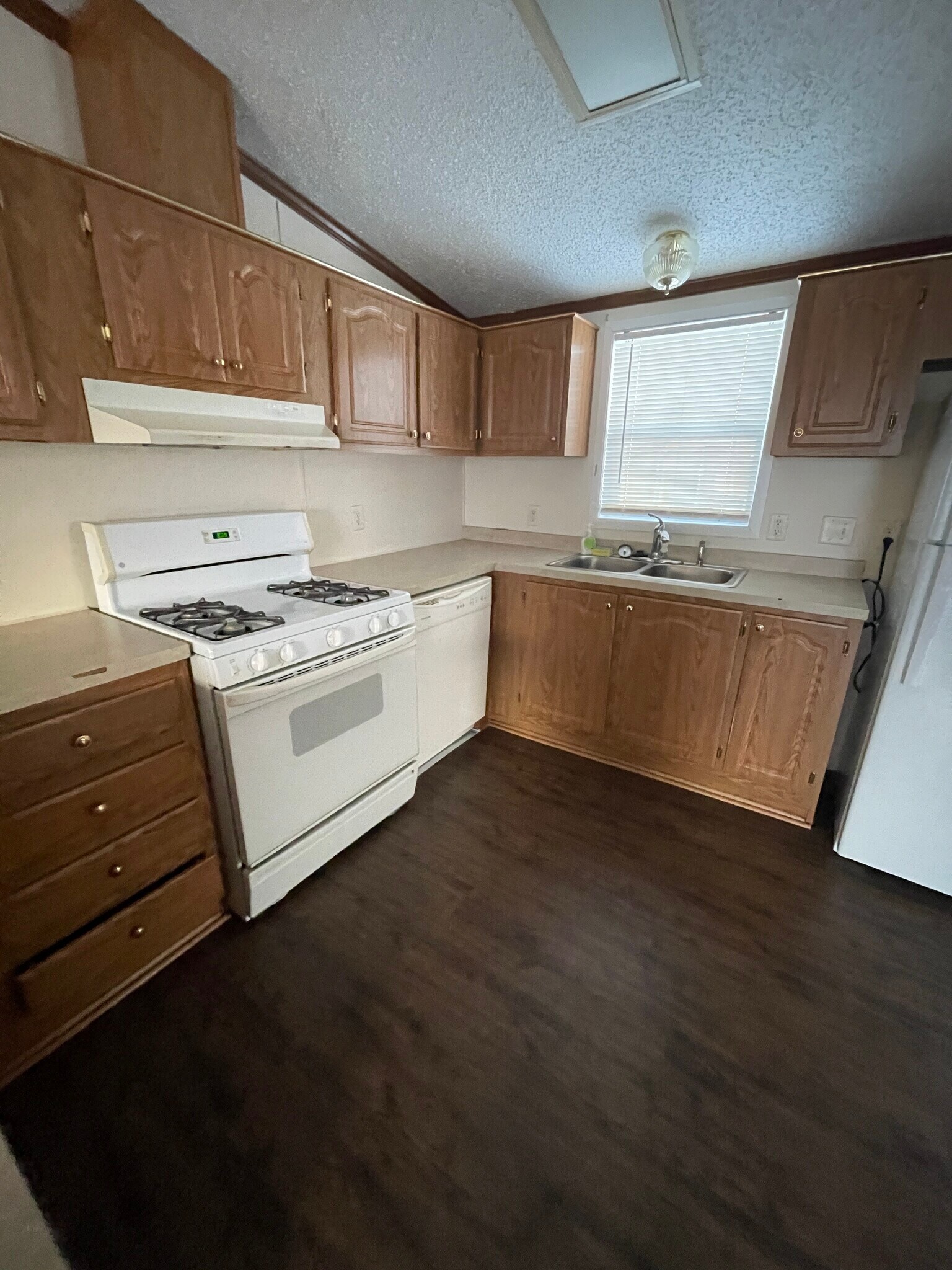 Building Photo - 106 Ashley Cir