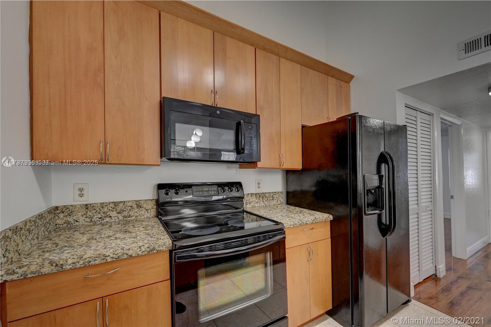 Building Photo - 2850 N Oakland Forest Dr