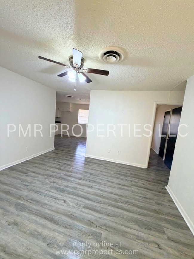 Building Photo - 3 Bed / 1 Bath House