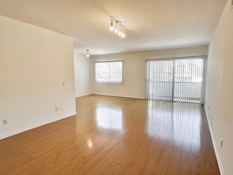 Building Photo - 1849 S Bentley Ave