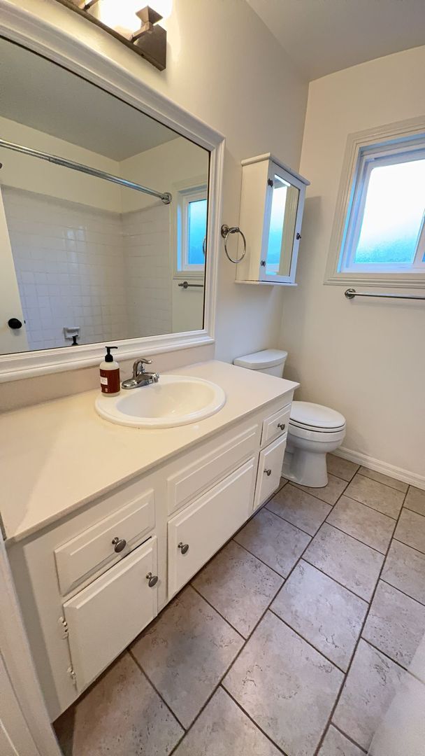 Building Photo - Lovely Thousand Oaks Rental with Expansive Yard and Mountain Views