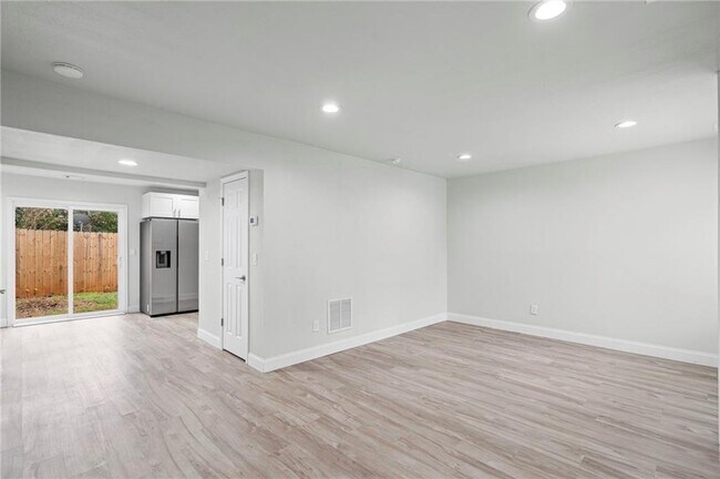 Building Photo - 1342 N Hampton Rd