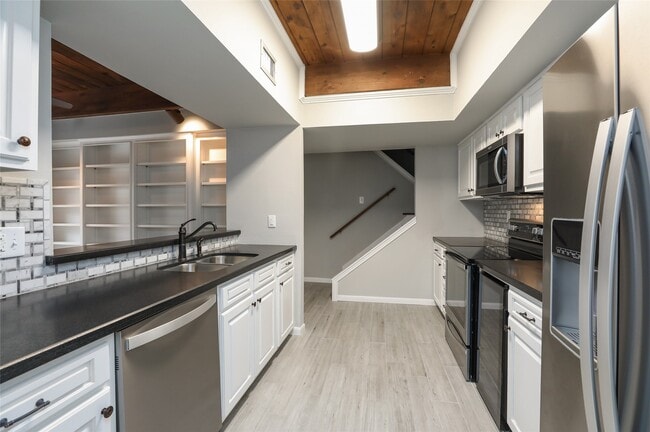 Building Photo - 5370 Brownway St