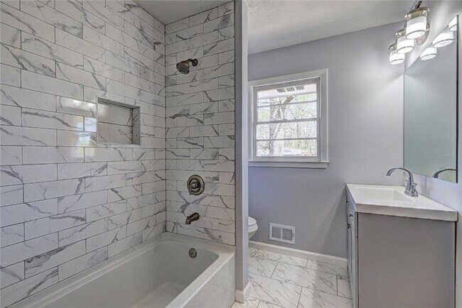 Building Photo - 469 Dogwood Dr NW
