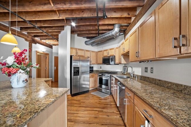 Building Photo - 418 N 3rd St