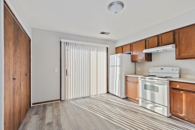 Building Photo - 1696 Shamrock Ct